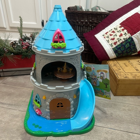 New Li'l Woodzeez Royal Series Castle & Furniture Dollhouse Playset - Picture 2 of 13